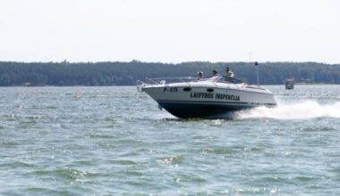 Baisi nelaimė Šilutės rajone: iš katerio į upę iškrito vyras – vykdoma jo paieška