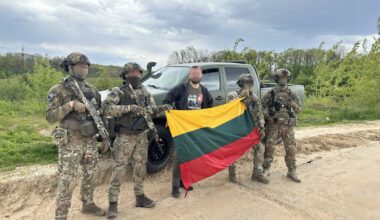 Papasakojo, ką tenka patirti vežant paramą ukrainiečiams: kai kas sunkiai protu suvokiama