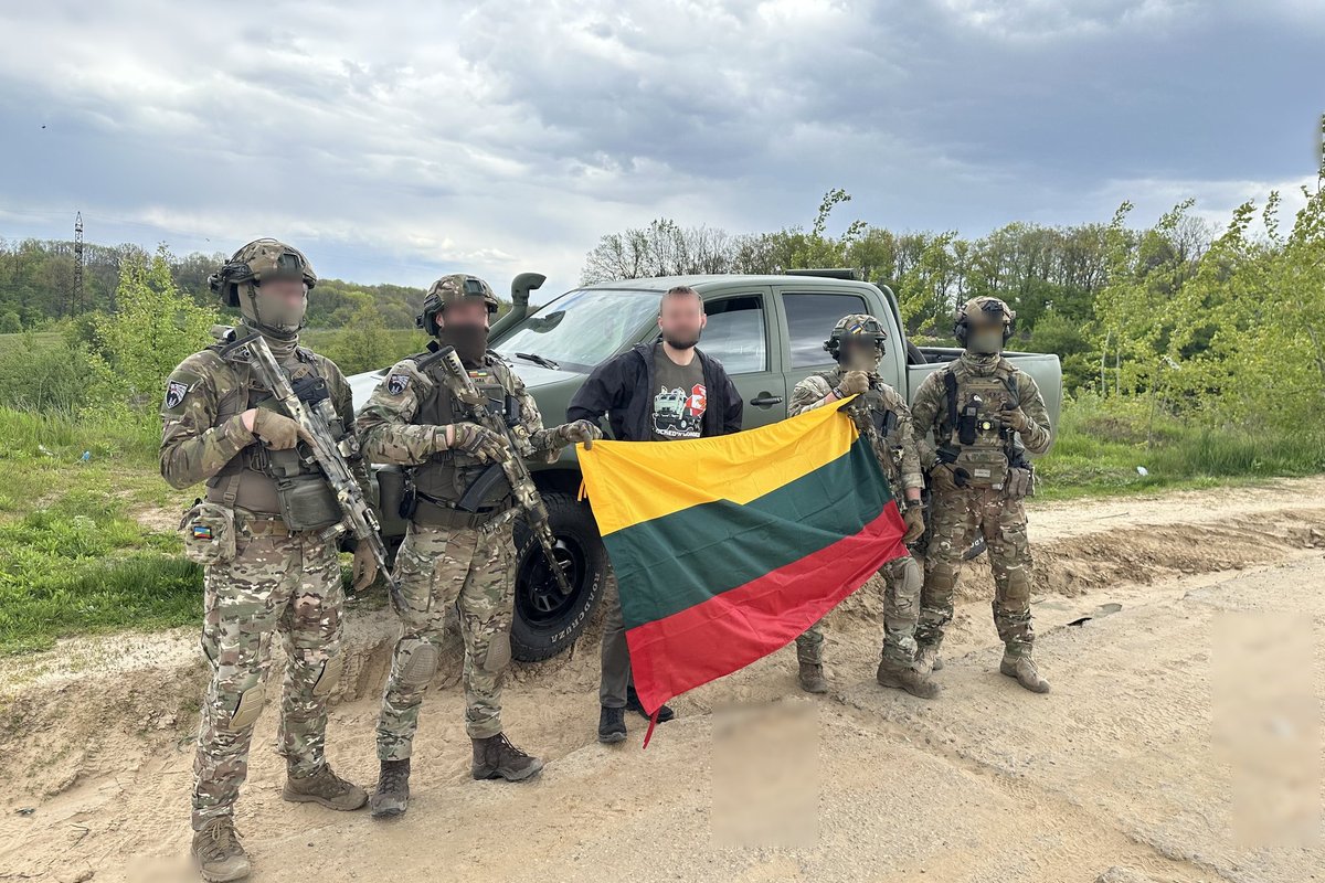 Papasakojo, ką tenka patirti vežant paramą ukrainiečiams: kai kas sunkiai protu suvokiama
