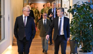 Budrys su kariniais atstovais NATO aptarė oro erdvės pažeidimus