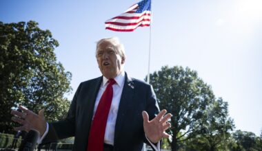 Trumpas tvirtina galintis pasinaudoti Sukilimo įstatymu, kad JAV dislokuotų daugiau karių