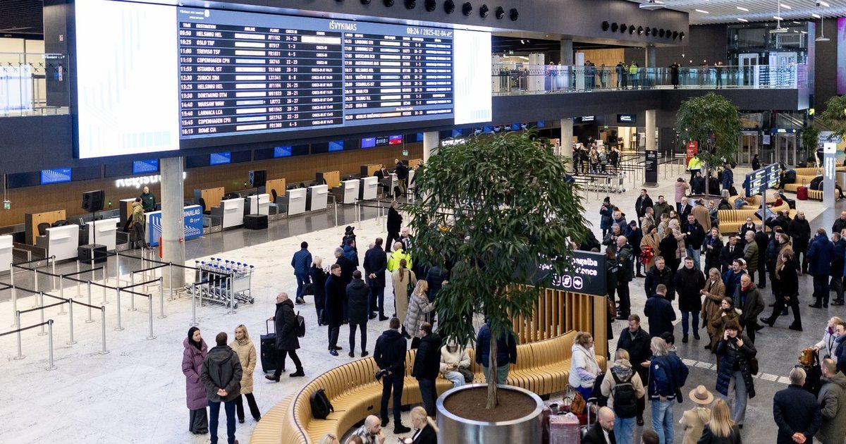Vilniaus ir Kauno oro uostai atnaujino veiklą – aiškėja, kokio masto sutrikimai kilo naktį