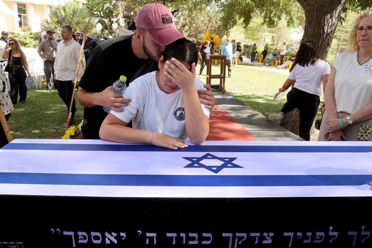 Identifikuoti dar dviejų „Hamas“ perduotų įkaitų kūnai
