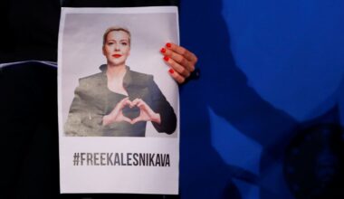 Baltarusijos opozicijos aktyvistei Kalesnikavai leista parašyti laišką iš kalėjimo