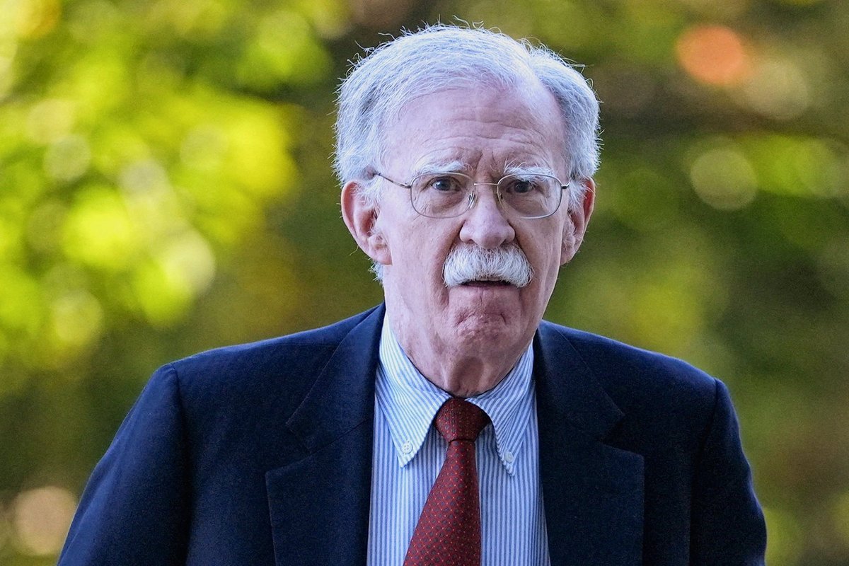 Trumpo kritikas Boltonas teisme atmetė kaltinimus dėl netinkamo įslaptintos informacijos naudojimo