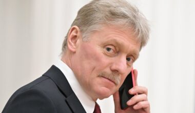 Melavęs, kad kariauja Ukrainoje, Peskovo sūnus laiką leido turtuolių kurorte