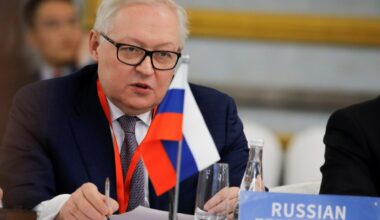 Po žinios apie atšauktą Trumpo susitikimą su Putinu – Kremliaus reakcija