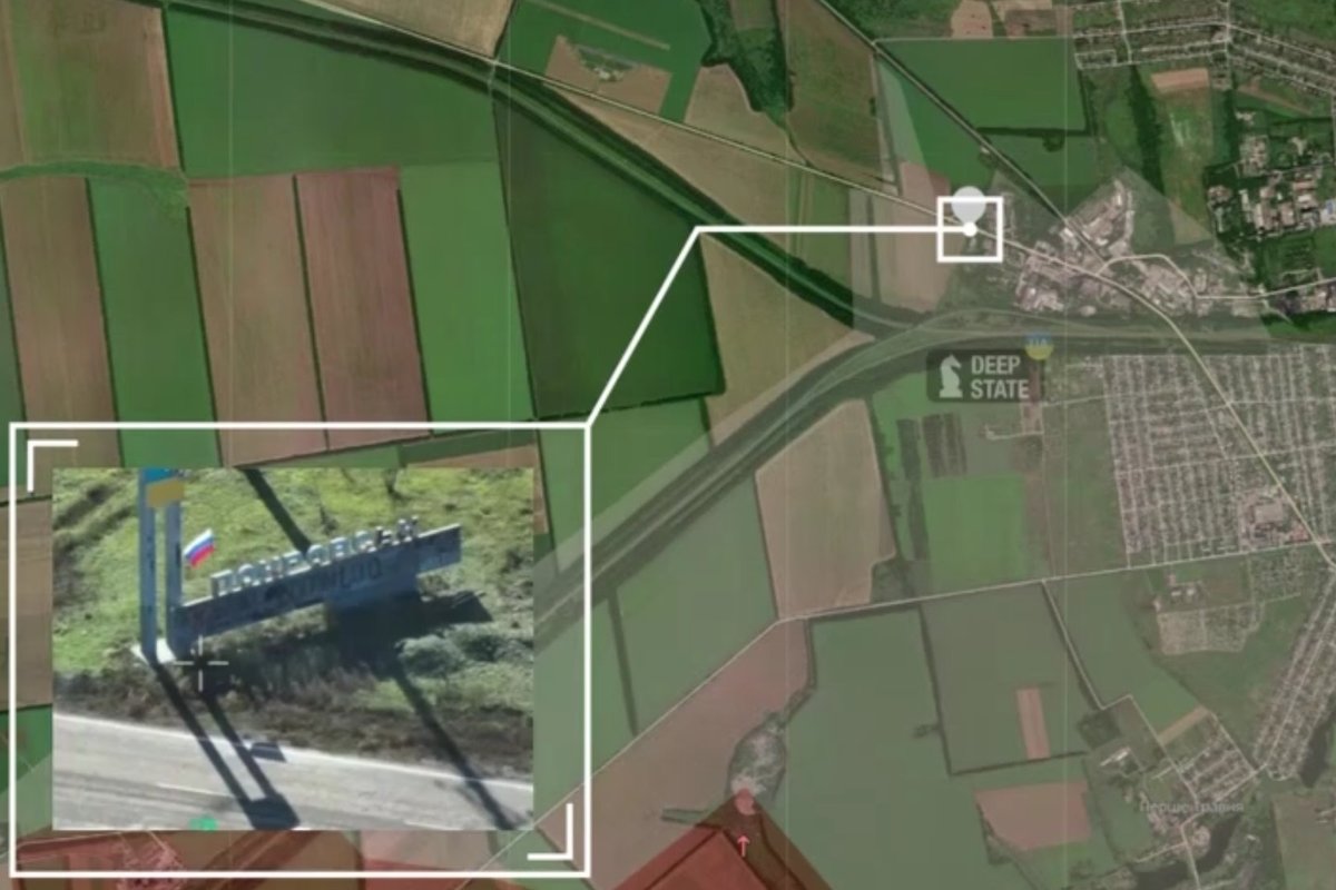 Karas Ukrainoje. Prie įvažiavimo į Pokrovską rusų iškeltą vėliavą ukrainiečiai sunaikino per valandą - Delfi