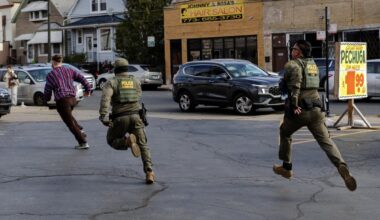 JAV ketina smarkiai sumažinti priimamų pabėgėlių skaičių