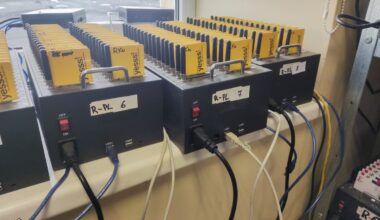 Vilniaus kriminalistai demaskavo SIM BOX tinklą: rasta 200 įrenginių ir 75 tūkst. SIM kortelių
