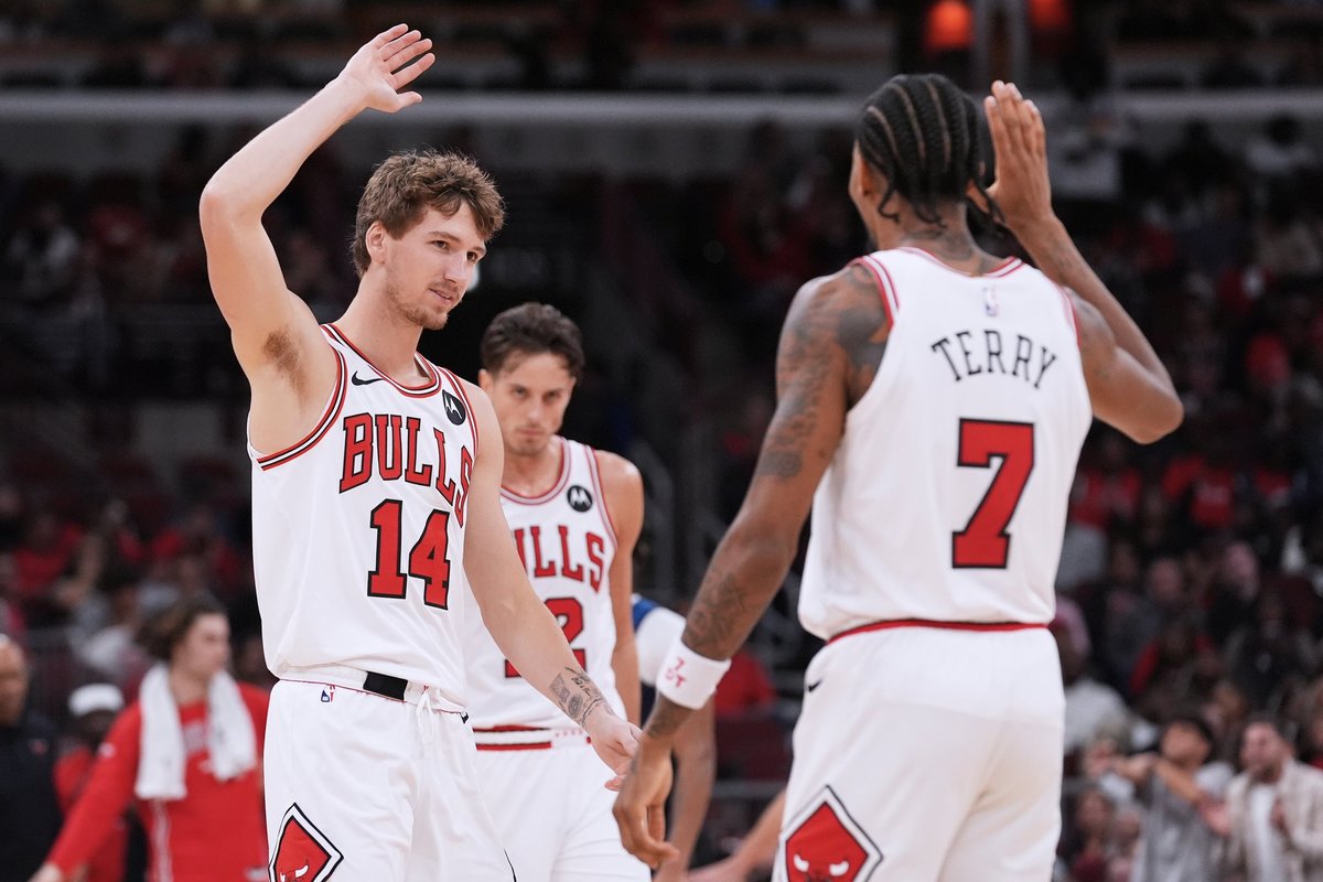 Buzelio vedama „Bulls“ pergalingai uždarė pasiruošimo ciklą - Delfi