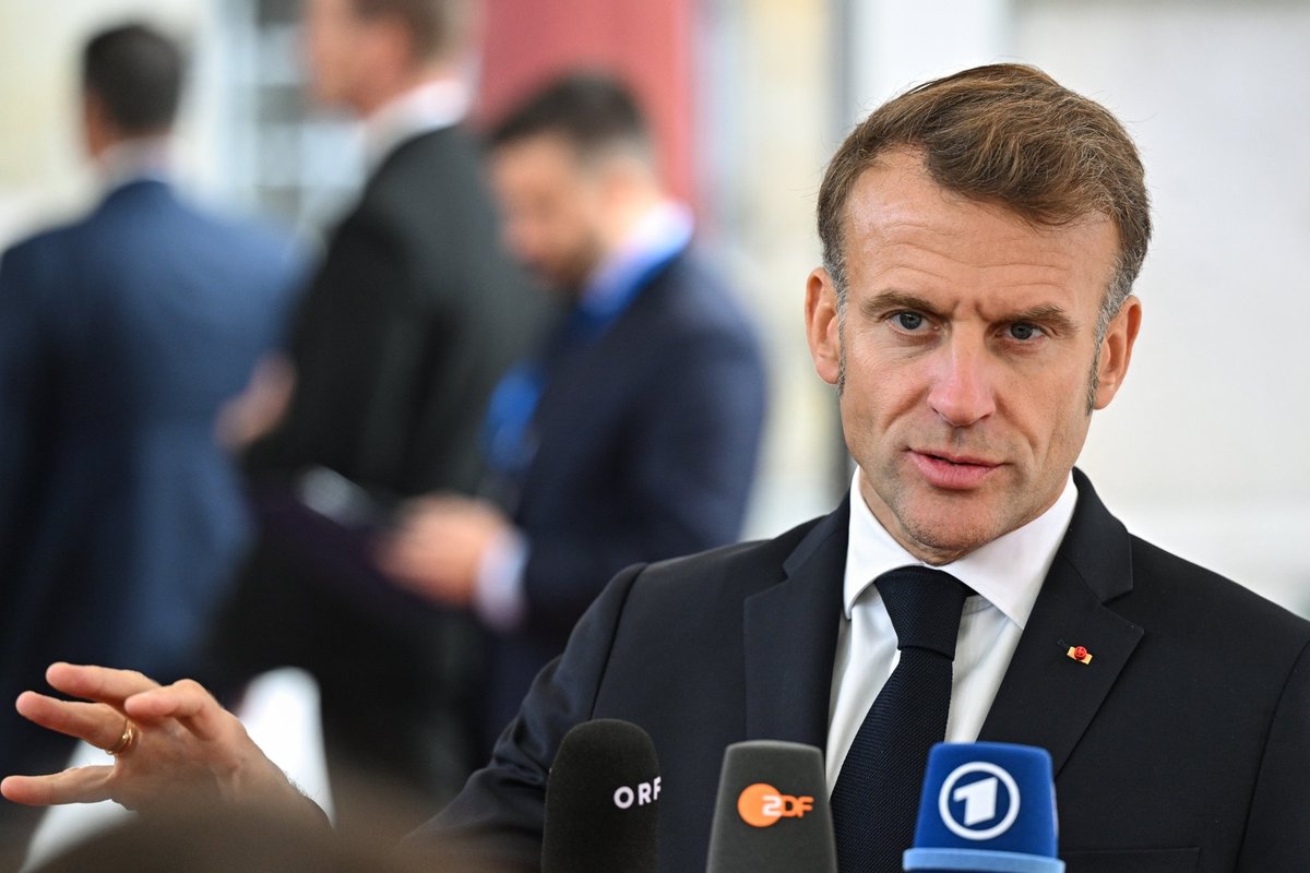 Macronas neatmeta galimybės numušti oro erdvę pažeidusius Rusijos orlaivius