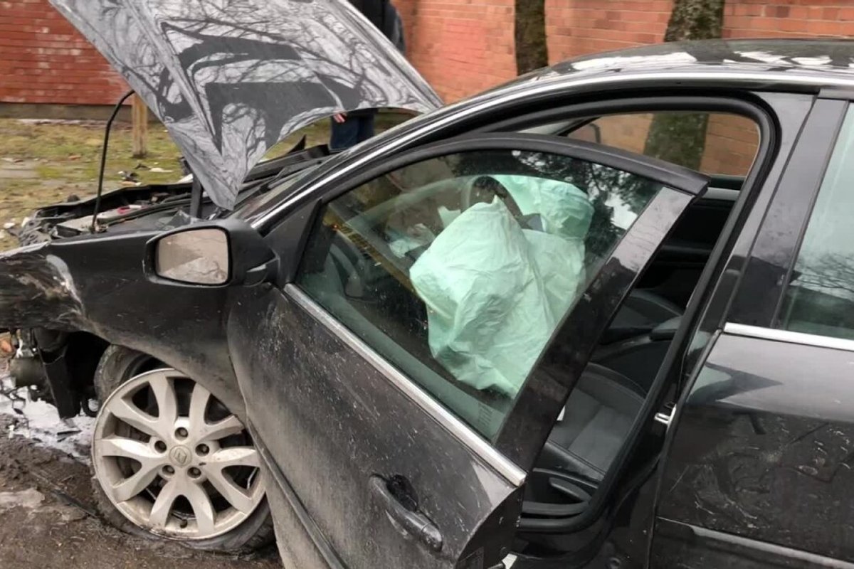 Telšių rajone prieš eismą išvažiavusi garbaus amžiaus vairuotoja sukėlė avariją