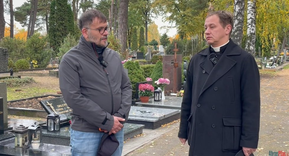 Pokalbis su klebonu Mariumi Talučiu (nuotr. stop kadras) Pokalbis su klebonu Mariumi Talučiu (nuotr. stop kadras)