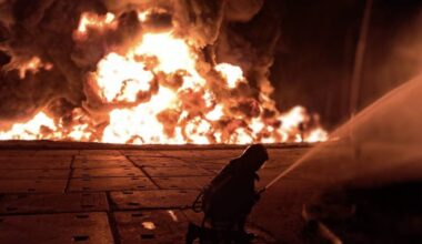 Ukraina smogė Rusijos amunicijos ir naftos perdirbimo gamykloms
