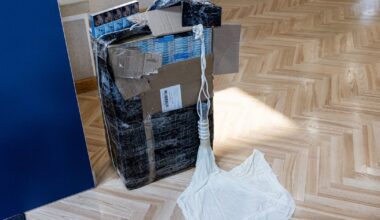 Pričiupti balionais atskraidintas cigaretes vežę vyrai: prokuratūra skelbia, kuriam laikui jie suimti