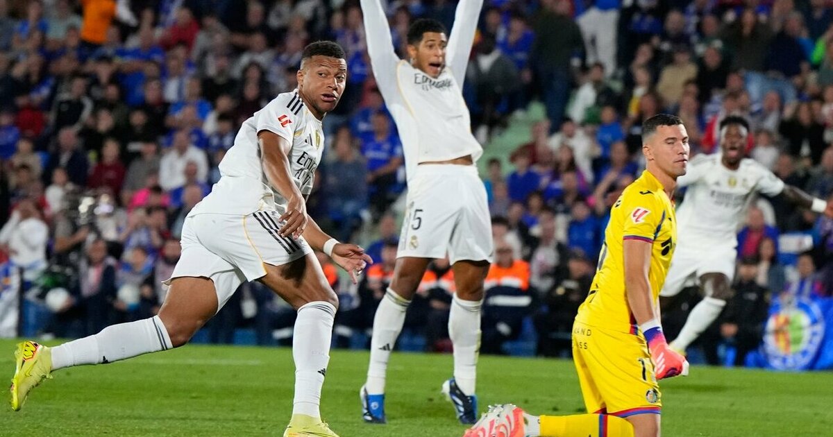 Vinicius Junioras per mažiau nei 10 min uždirbo dvi raudonas korteles, Mbappe pratęsė įspūdingą seriją, o „Real“ iškovojo nelengvą pergalę