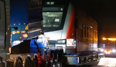 Į Vilnių atkeliavo pirmasis naujas šveicariškas elektrinis traukinys