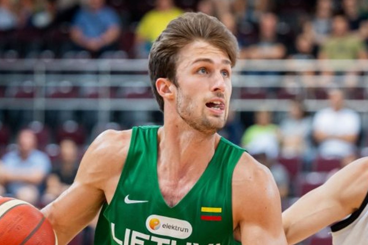 Marčiulionis „Lakers“ pralaimėjimą ikisezoninėse NBA rungtynėse stebėjo nuo suolo