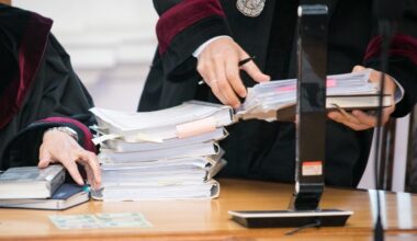 Apsimetėliai policininkai sulaukė bausmės: iš senolių išviliojo tūkstančius - Delfi
