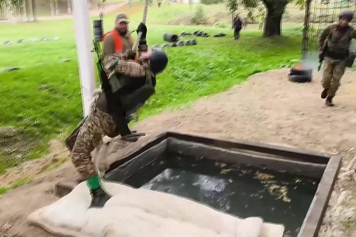 Karo sąlygas atkartojantys Ukrainos karių mokymai