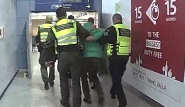 Incidentas Vilniaus oro uoste: girtus keleivius tramdė dujomis