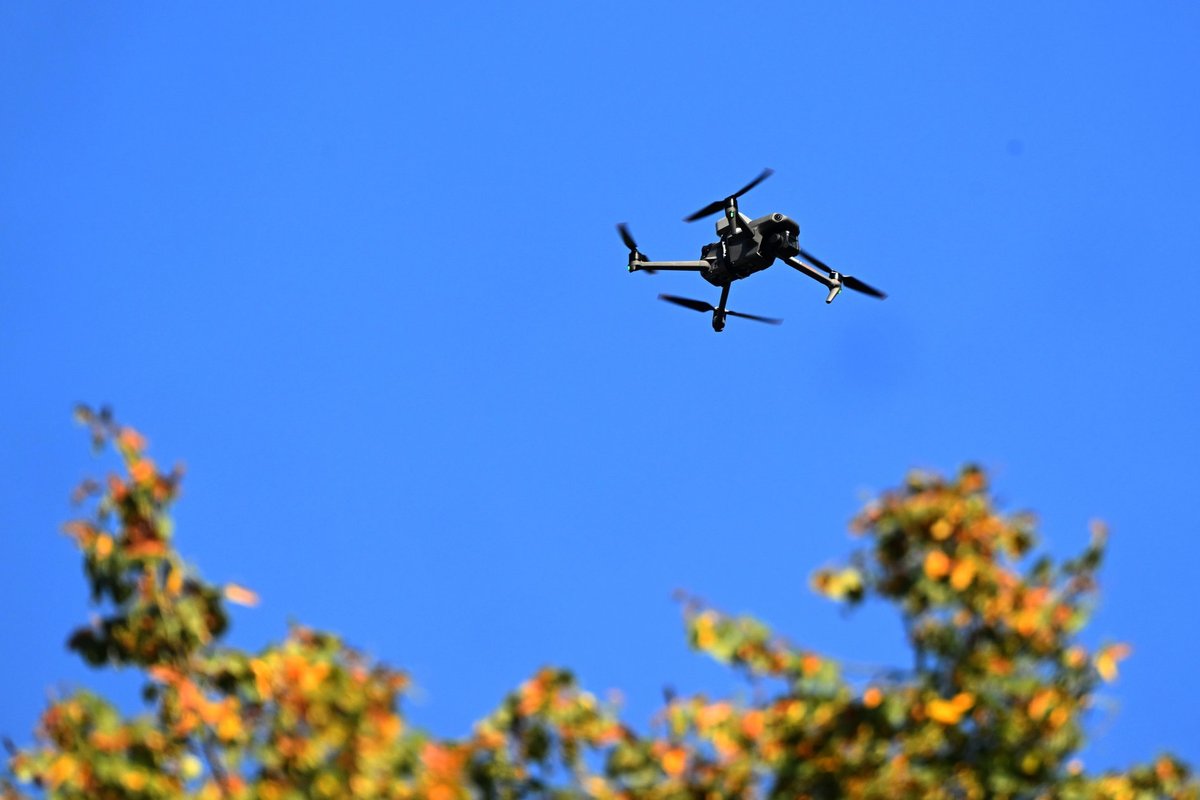 Vokietijoje virš povandeninių laivų statyklos ir elektrinės pastebėti dronai
