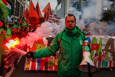 Briuselyje tūkstančiai žmonių protestuoja prieš taupymą