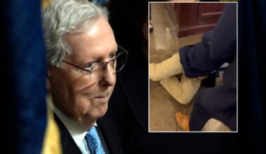 JAV Senate – kuriozinė situacija: išgirdęs provokuojantį klausimą garsus politikas nugriuvo