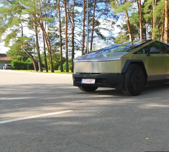 „e-Gazas-Dugnas“ išbandytas „Tesla Cybertruck“ (nuotr. stop kadras) 11