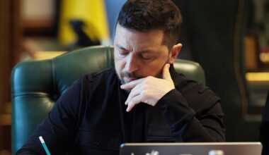 Karas Ukrainoje. Zelenskis: Ukrainai žinomi Rusijos planai Baltarusijoje - Delfi