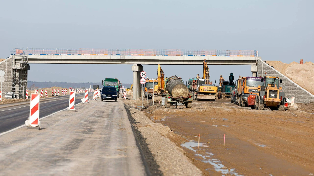 Gynybos skaičių ekvilibristika: tankai ar keliai