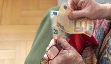 Senjorei – akibrokštas: sąskaitoje turint daugiau nei 580 Eur sulaukė klausimų
