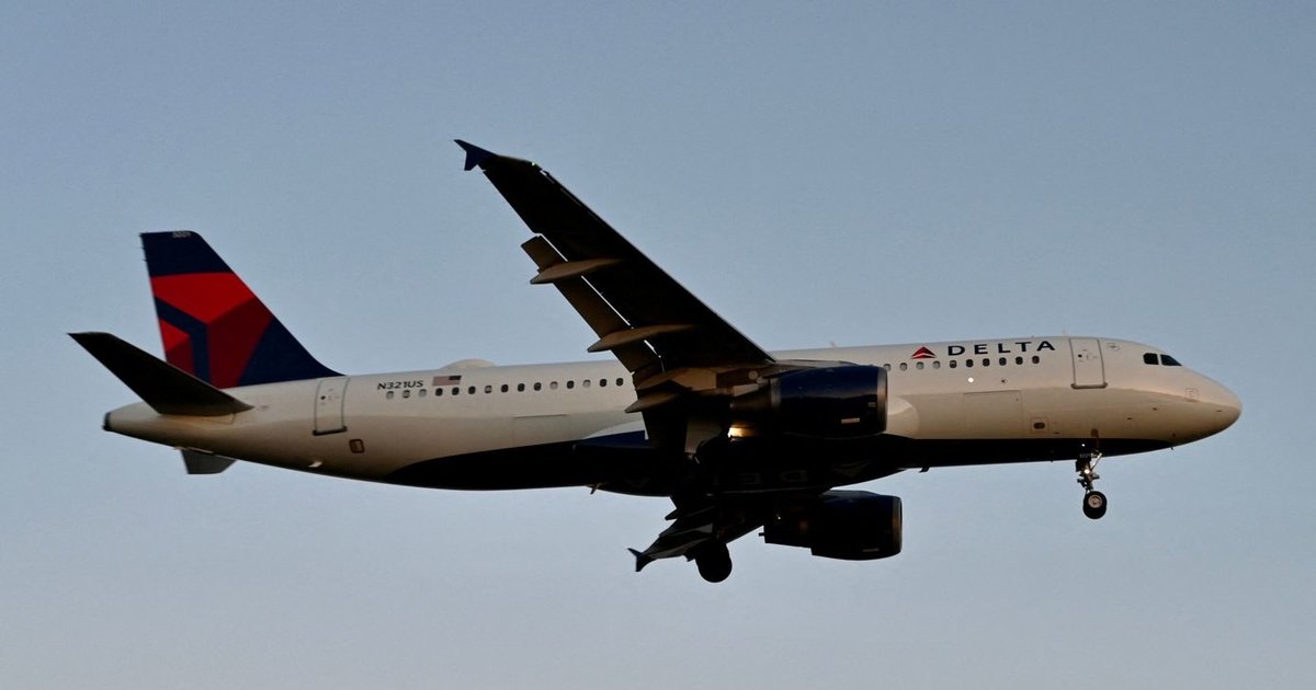 Košmaras lėktuve: smarvė buvo tokia siaubinga, kad lėktuvas turėjo apsisukti