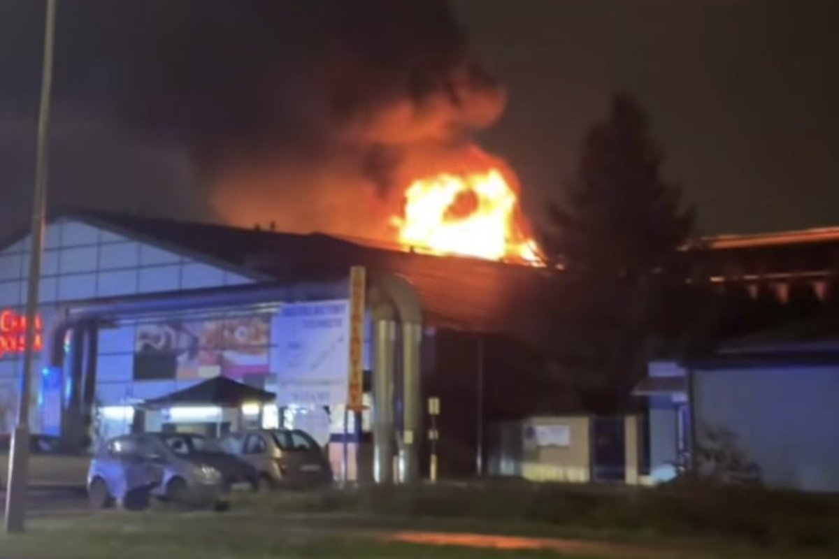 Prekybos centre Lenkijoje kilo didžiulis gaisras
