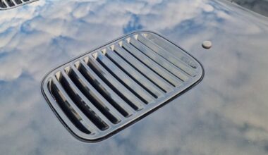 Parduodamas policijos siaubu pramintas „Opel“: 1990-aisiais niekas negalėjo šio automobilio pavyti