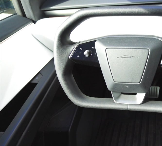 „e-Gazas-Dugnas“ išbandytas „Tesla Cybertruck“ (nuotr. stop kadras) 2