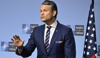 Hegsethas žada Rusijai didelių problemų