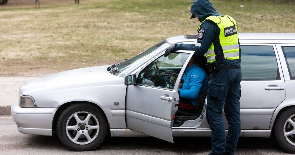 Prie vairo – bauda ne tik dėl telefono: teks mokėti 12 eurų