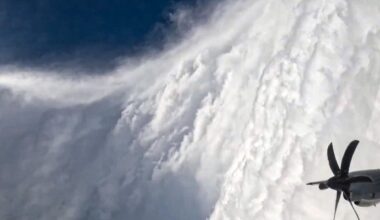 Į stipriausios metų audros epicentrą įskridę „Uraganų medžiotojai“ užfiksavo įspūdingus vaizdus