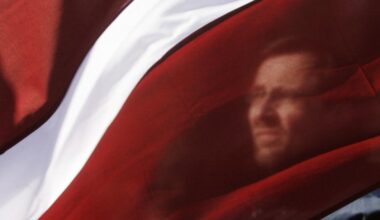 Latvijoje skambinama pavojaus varpais – tūkstančiai išėjo į gatves: kas vyksta?