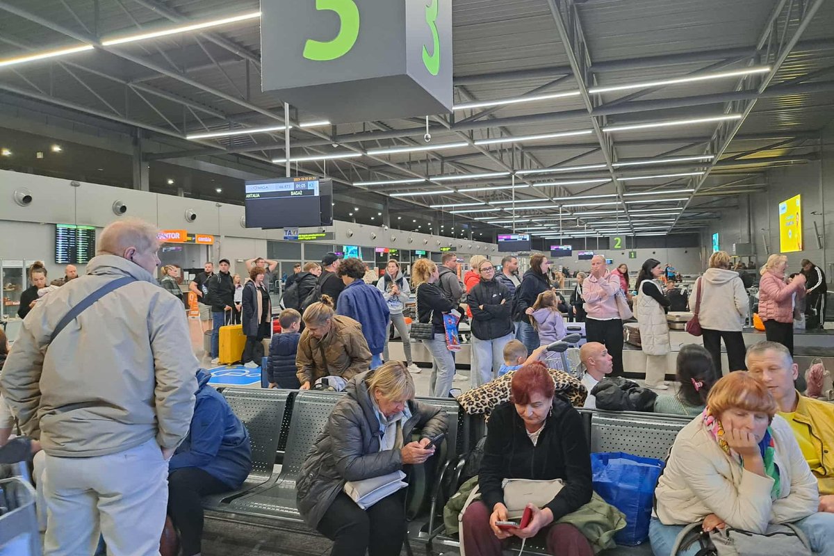Iš Antalijos skridę lietuviai sumišo, kai naktį nusileido Lenkijoje: jautėmės numesti ir palikti