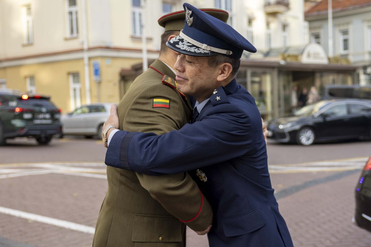 Vaikšnoras Vilniuje susitiko su Japonijos kariuomenė vadu