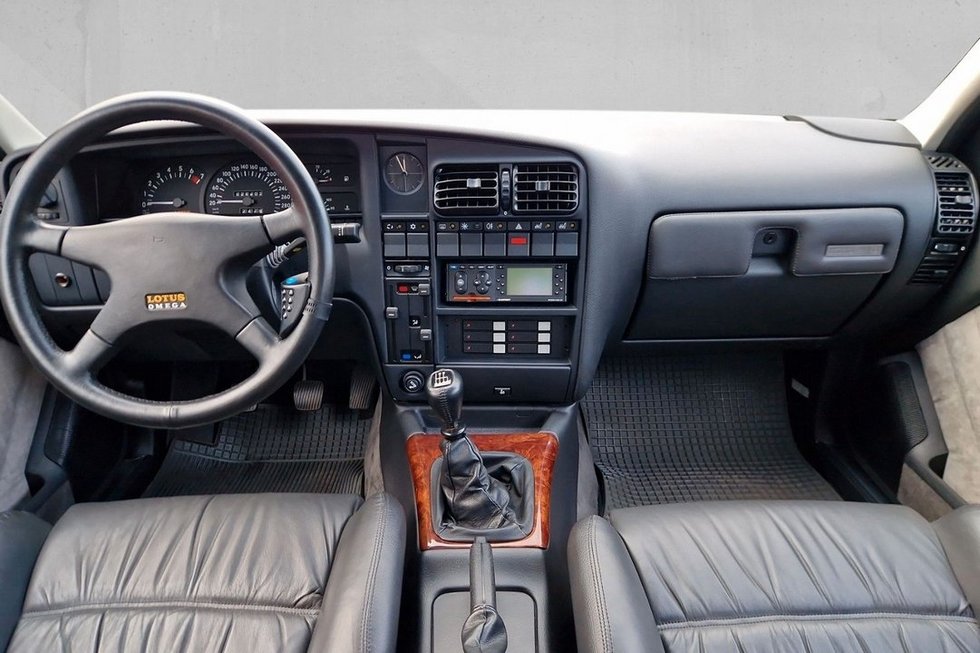 Lotus Omega (nuotr. Autohaus Blochl)  Lotus Omega (nuotr. Autohaus Blochl)