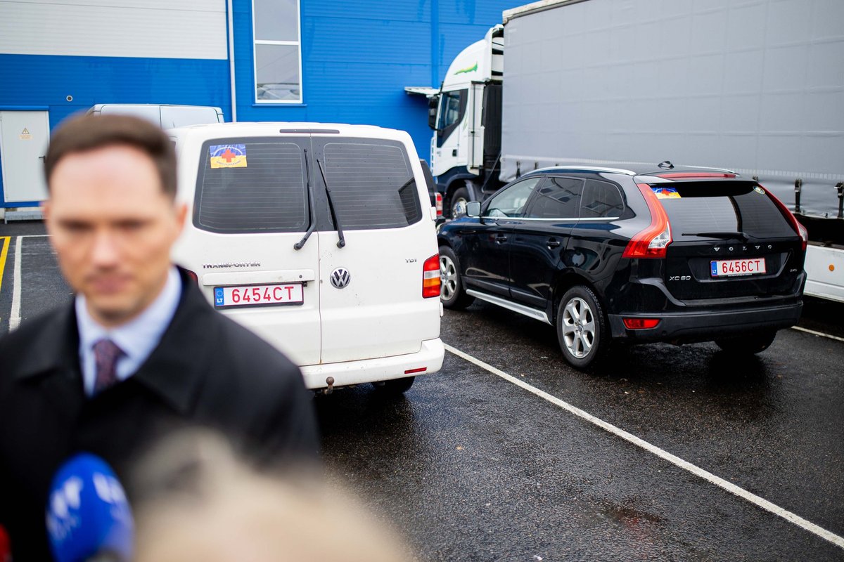 VMI ir muitinė perdavė dar šešis automobilius Ukrainai – jų jau daugiau kaip tūkstantis