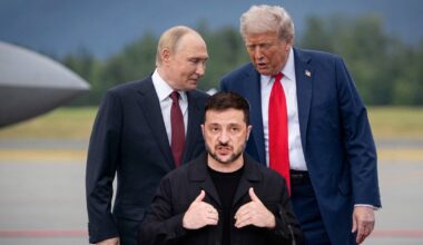 Zelenskis apie susitikimą su Putinu ir Trumpu: įvardijo 2 šalis, į kurias tikrai nevyktų