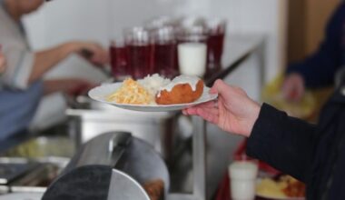 Gimnazijos vaikai liko be maitinimo, nors įmonė trūkumus pataisė per naktį