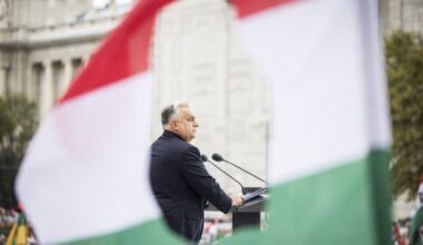 Po gaisro Vengrijos naftos perdirbimo gamykloje Orbanas užsiminė apie ataką iš išorės