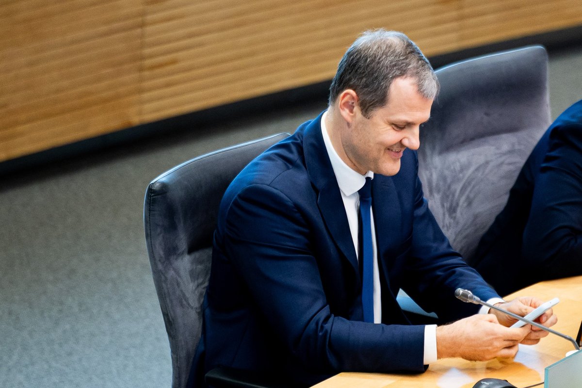 Klausimą dėl apkaltos Paluckui Seimas perkėlė į kitą posėdį