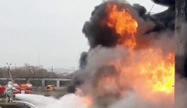 Ukrainos dronai smogė „Rosneft“ gamyklai: kilo milžiniškas gaisras